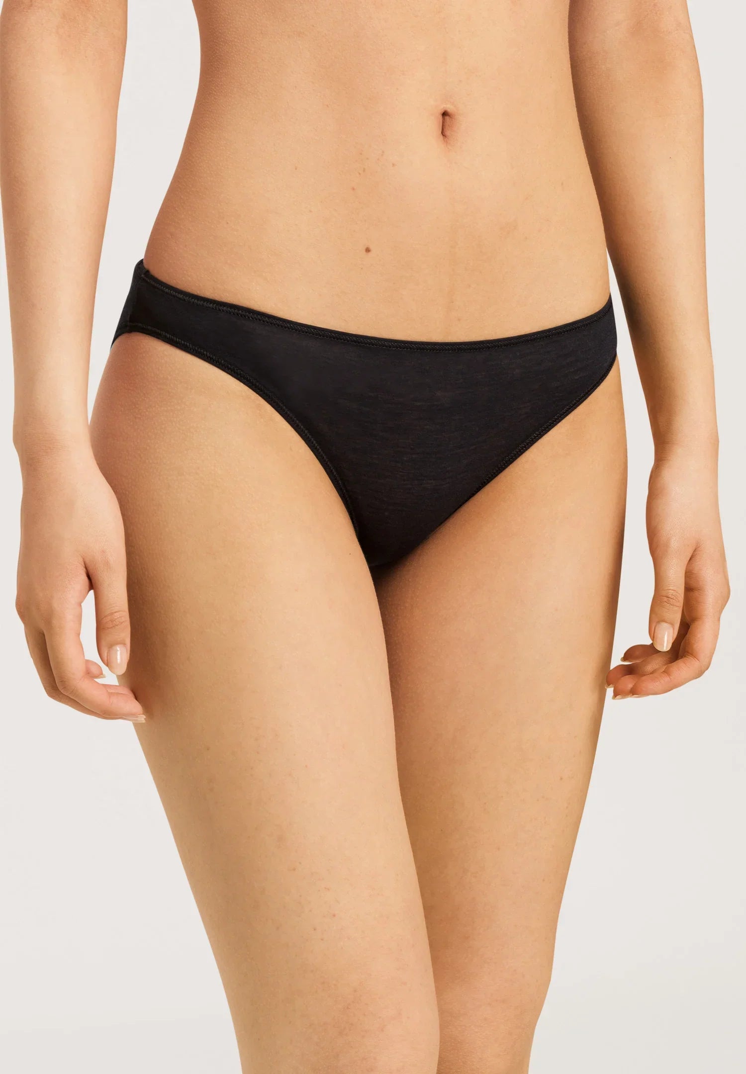 Hanro Ultralight Cotton Bikini | Black